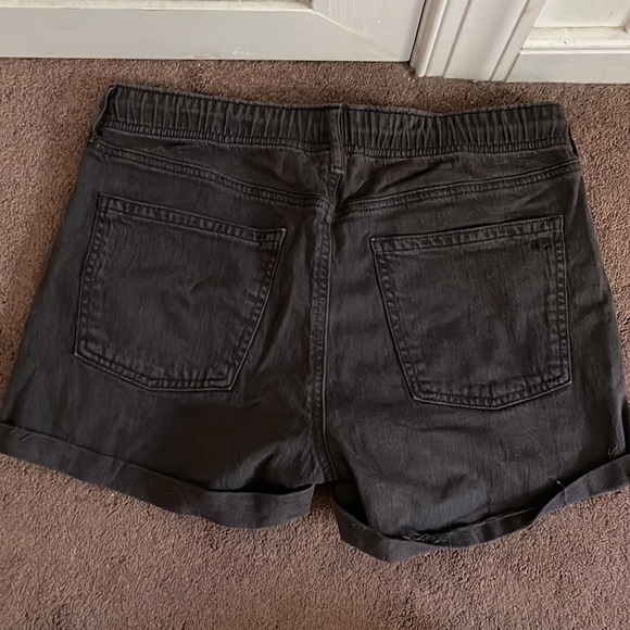 Gray shorts - Picture 2 of 5